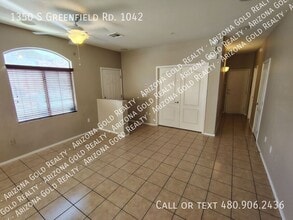 1350 S Greenfield Rd in Mesa, AZ - Building Photo - Building Photo