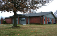 Village West Apartments in Sallisaw, OK - Foto de edificio - Building Photo