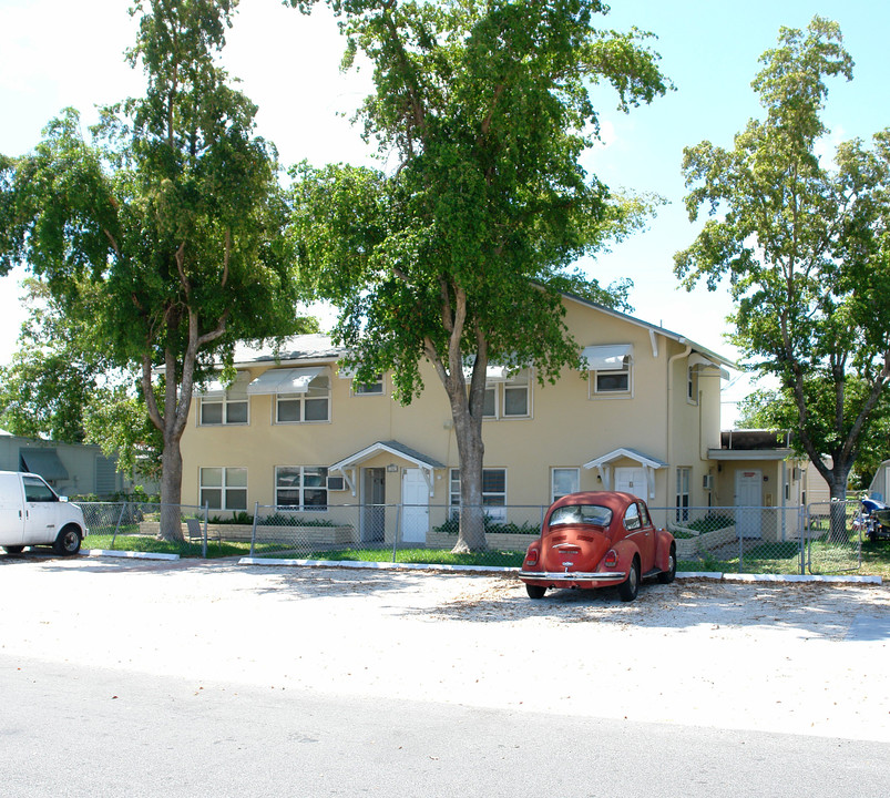 26 SE 13th Ter in Dania Beach, FL - Building Photo