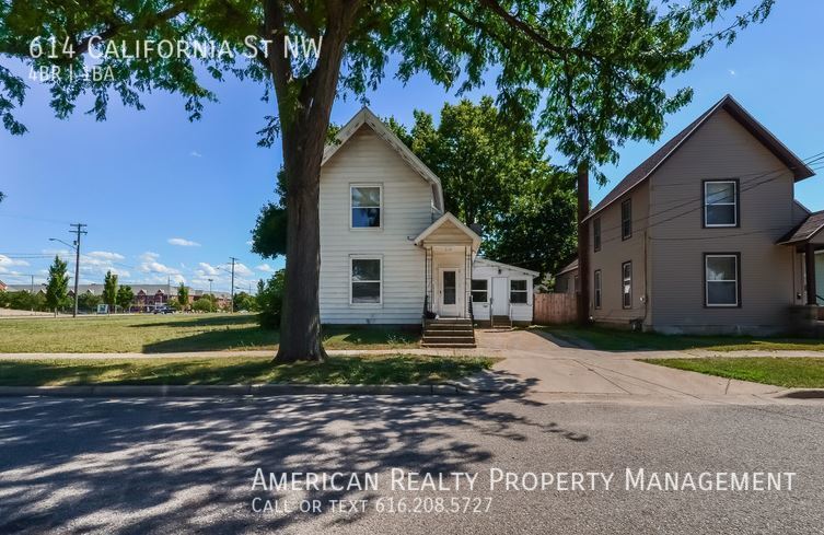 614 California St NW in Grand Rapids, MI - Foto de edificio