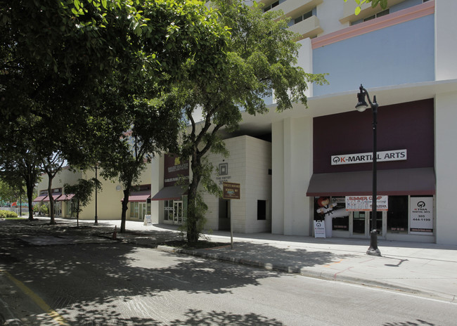 The Aston in Coral Gables, FL - Foto de edificio - Building Photo