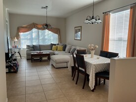 2717 Tottenham Dr in New Port Richey, FL - Building Photo