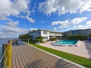 2250 Bay Dr in Miami Beach, FL - Building Photo - Building Photo