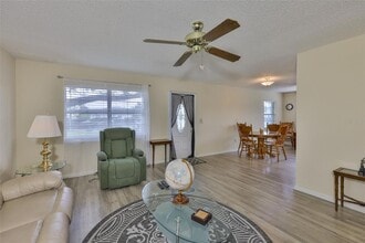 1904 Canterbury Ln, Unit 11 in Sun City Center, FL - Building Photo - Building Photo