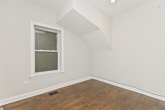 2622 N Harding Ave, Unit 1 in Chicago, IL - Building Photo - Building Photo