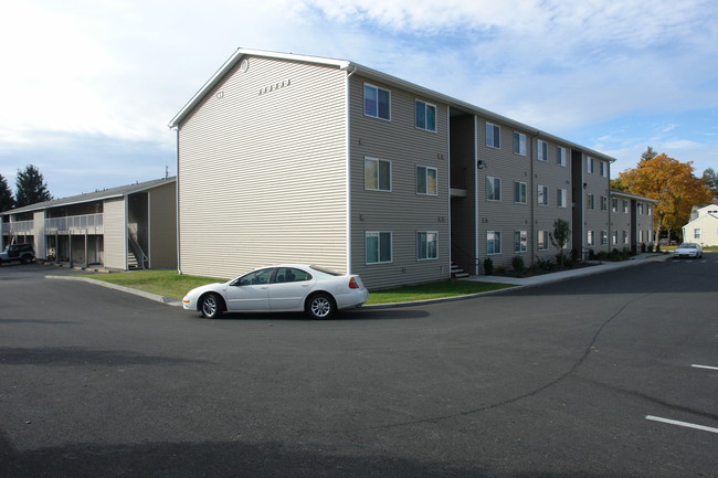 Four Oaks Apartments in Spokane, WA - Building Photo - Building Photo