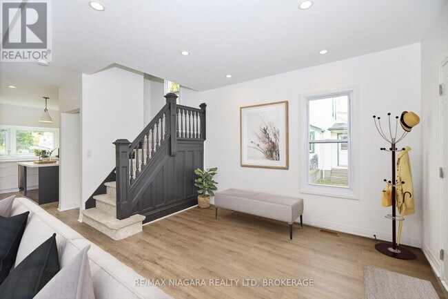 253 Dufferin St in Fort Erie, ON - Building Photo - Building Photo