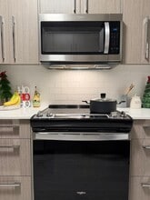 253 Creekside Dr SW in Calgary, AB - Building Photo - Building Photo