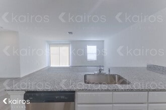 3024 NE 1st Ave in Cape Coral, FL - Foto de edificio - Building Photo