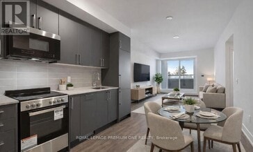 2075 King Rd in King City, ON - Building Photo - Building Photo