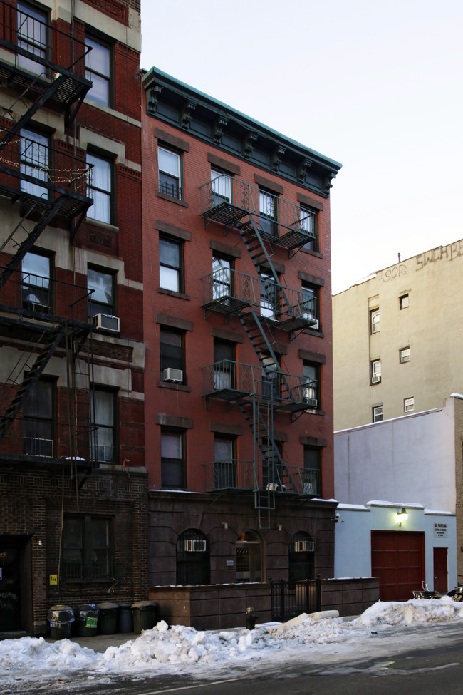 340 E 9th St in New York, NY - Foto de edificio - Building Photo