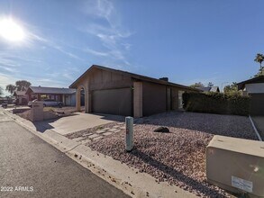 10044 N 39th Ln in Phoenix, AZ - Foto de edificio - Building Photo