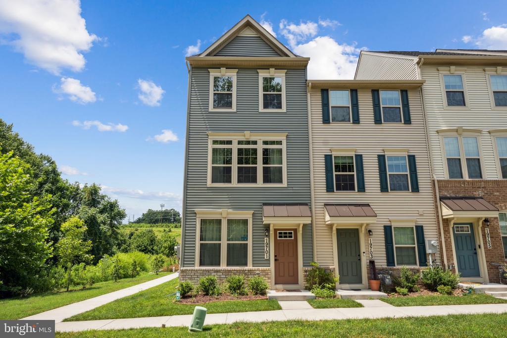 19701 Preservation Mews in Montgomery Village, MD - Building Photo