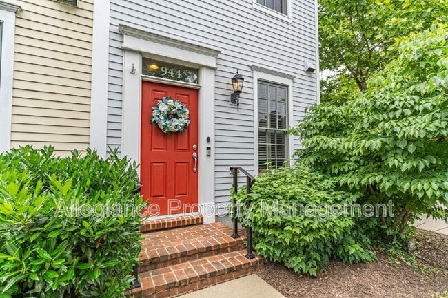 property at 944 N Columbus St