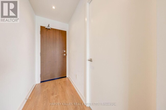 117-1117 McMahon Dr in Toronto, ON - Building Photo - Building Photo