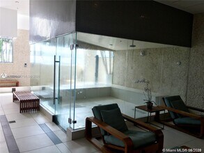 92 SW 3rd St, Unit 1802 in Miami, FL - Foto de edificio - Building Photo