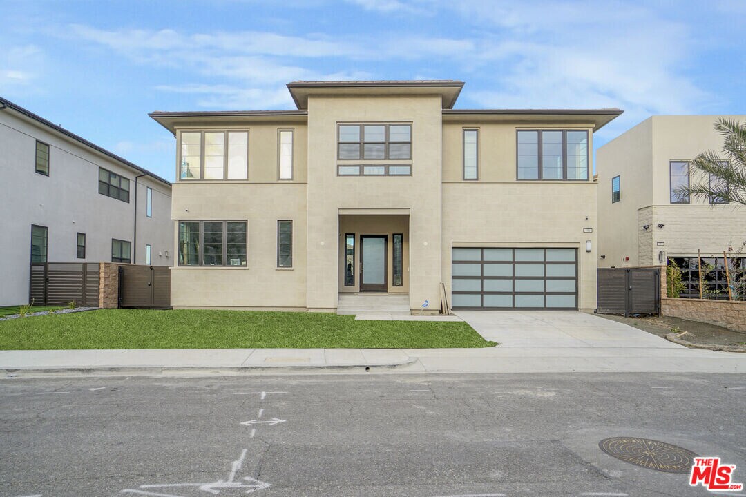 11848 Hillsborough Ln in Los Angeles, CA - Building Photo