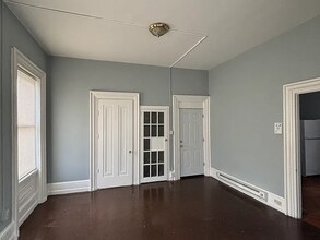 811 W Main St in Norristown, PA - Foto de edificio - Building Photo