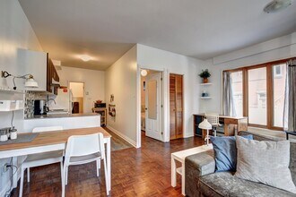 3953 De Bullion Rue in Montréal, QC - Building Photo - Building Photo