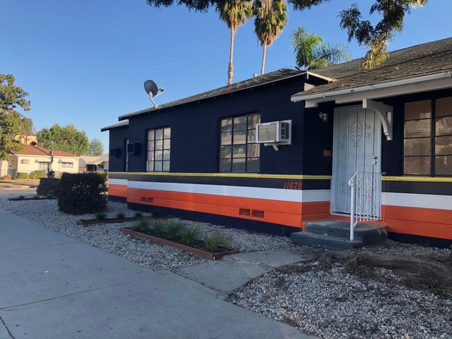 11672 Oxnard St, Unit 11672