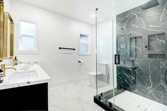 7425 W 88th Pl in Los Angeles, CA - Building Photo - Building Photo