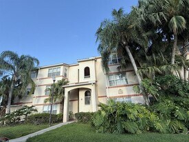 3390 Pinewalk Dr N in Margate, FL - Building Photo