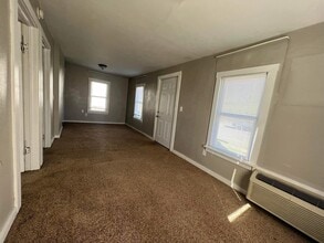 402 N Cedar St in Owasso, OK - Building Photo - Building Photo