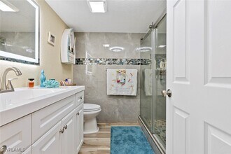 896 Buttonwood Dr in Fort Myers Beach, FL - Foto de edificio - Building Photo