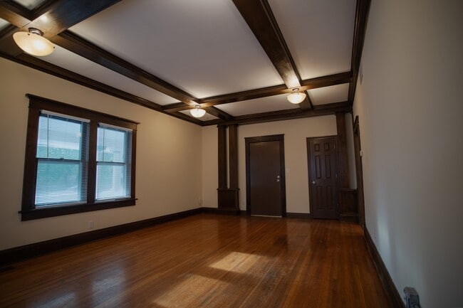 property at 121 N 38th Ave