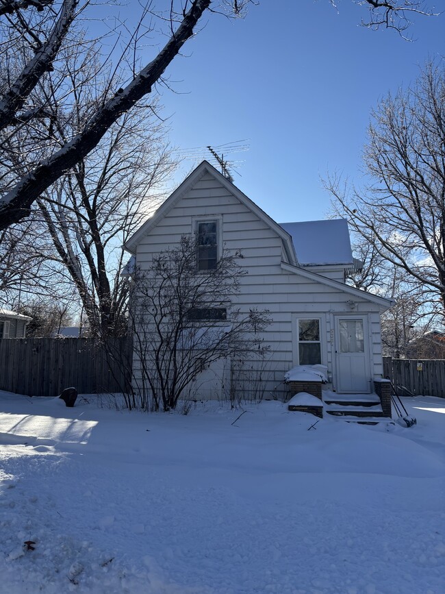 property at 536 E Maple St