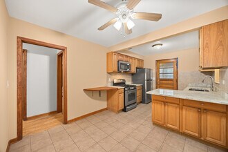 5748 W Montrose Ave in Chicago, IL - Building Photo - Building Photo