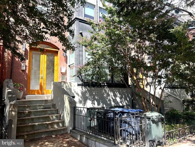 property at 941 M St NW