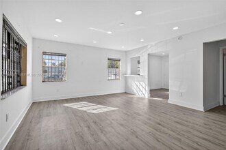 708 SW 10th St in Dania Beach, FL - Building Photo - Building Photo