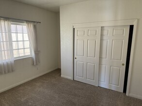 20796 Village Pkwy in California City, CA - Building Photo - Building Photo