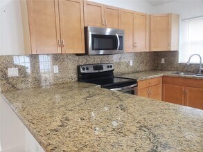 719 Stanton Dr in Weston, FL - Building Photo - Building Photo