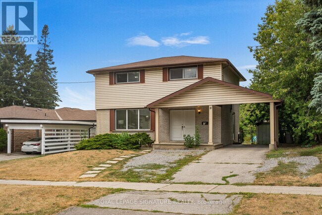 10 Rochelle Crescent in Toronto, ON - Building Photo - Building Photo