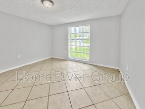 10005 Regency Park Blvd in Port Richey, FL - Building Photo - Building Photo