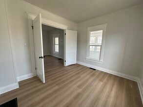 109 W Battell St in Mishawaka, IN - Building Photo - Building Photo