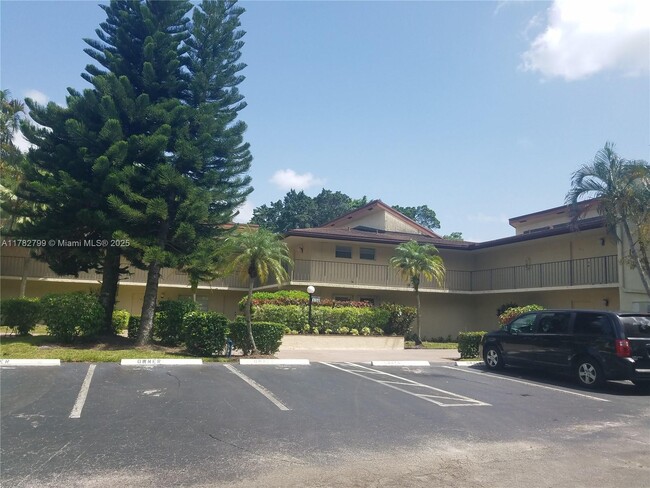 8780 Holly Ct in Tamarac, FL - Foto de edificio - Building Photo