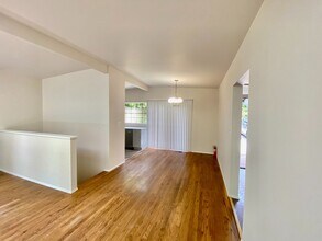 Bellevue Home!!! in Bellevue, WA - Building Photo - Building Photo