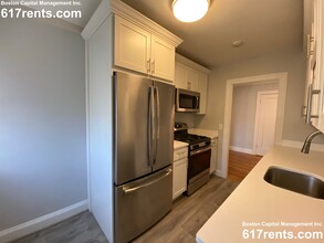 14 Mount Ida St, Unit 4 in Newton, MA - Foto de edificio - Building Photo