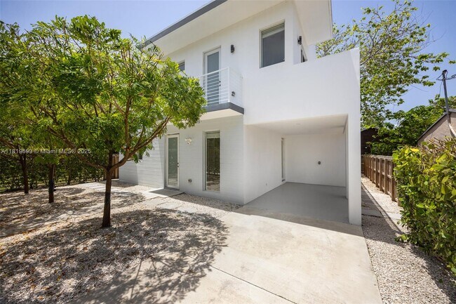 3787 Thomas Ave in Miami, FL - Building Photo - Building Photo