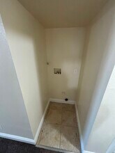 834 1/2 E 77th St in Los Angeles, CA - Building Photo - Building Photo