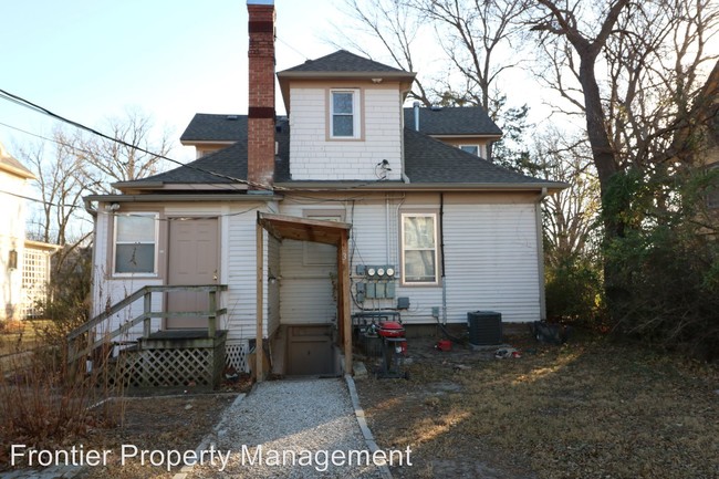1020 Leavenworth St in Manhattan, KS - Building Photo - Building Photo