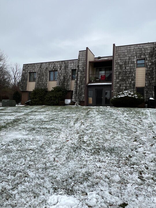 977 Village Round in Allentown, PA - Building Photo