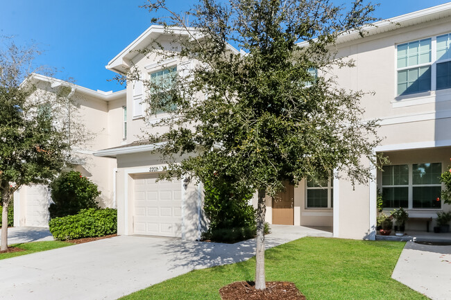 2201 NW Treviso Cir in Port St. Lucie, FL - Foto de edificio - Building Photo