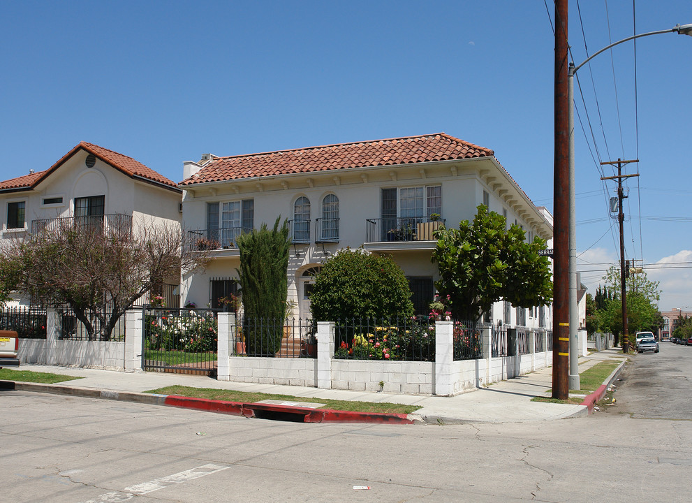 600 N Serrano Ave in Los Angeles, CA - Building Photo