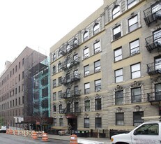 146 E 98th St in New York, NY - Building Photo