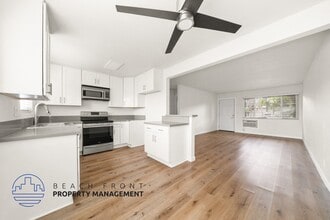 14119 Mulberry Dr. in Whittier, CA - Foto de edificio - Building Photo