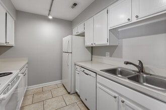 1444 Stonebridge Cir in Wheaton, IL - Building Photo - Building Photo